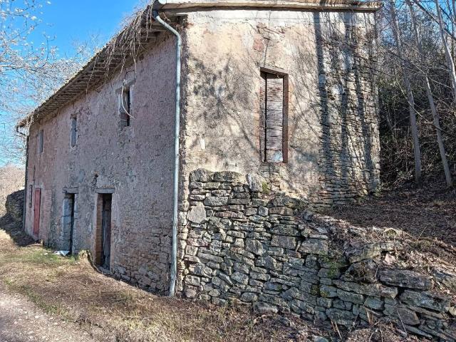 Rustico in vendita a Foligno, Umbria
