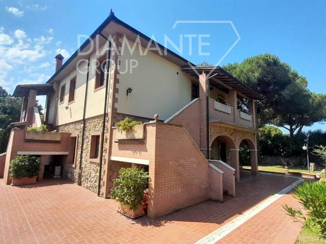 Rustico in vendita a Follonica, Toscana