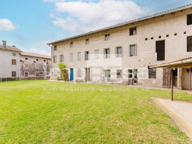 Rustico in vendita a Fontanafredda, Friuli-Venezia Giulia