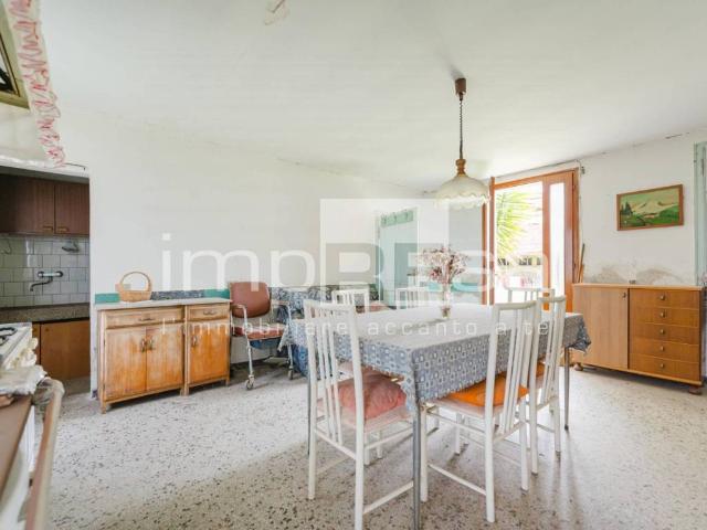 Rustico in vendita a Fontanafredda, Friuli-Venezia Giulia
