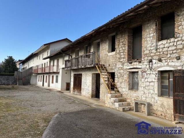 Rustico in vendita a Fontanafredda, Friuli-Venezia Giulia