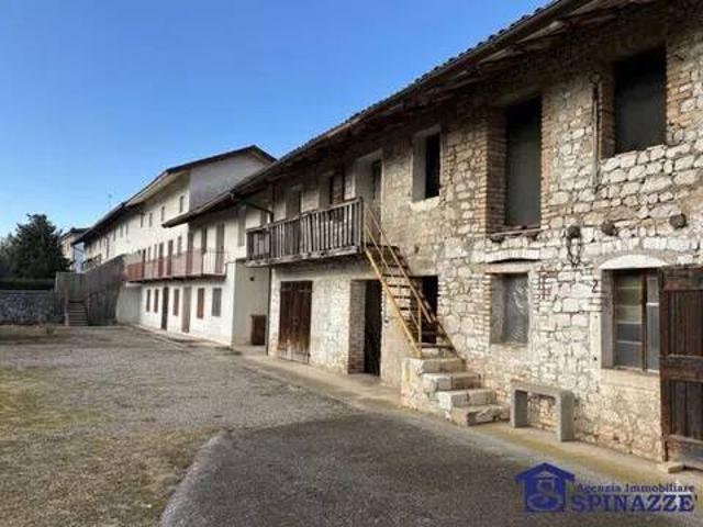 Rustico in vendita a Fontanafredda, Friuli-Venezia Giulia