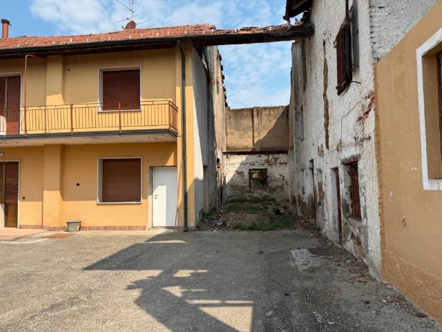 Rustico in vendita a Fontanella, Lombardia