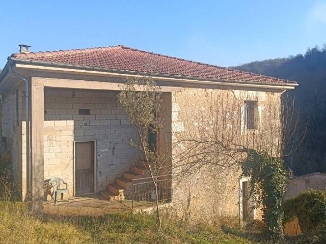 Rustico in vendita a Fontechiari, Lazio