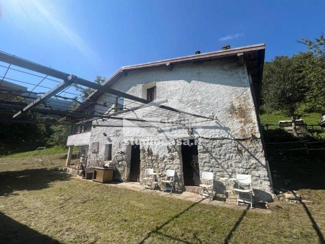 Rustico in vendita a Fonteno, Lombardia