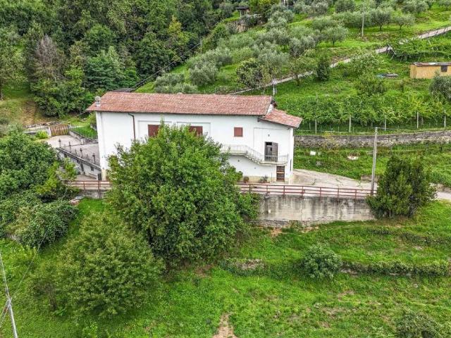 Rustico in vendita a Foresto Sparso, Lombardia