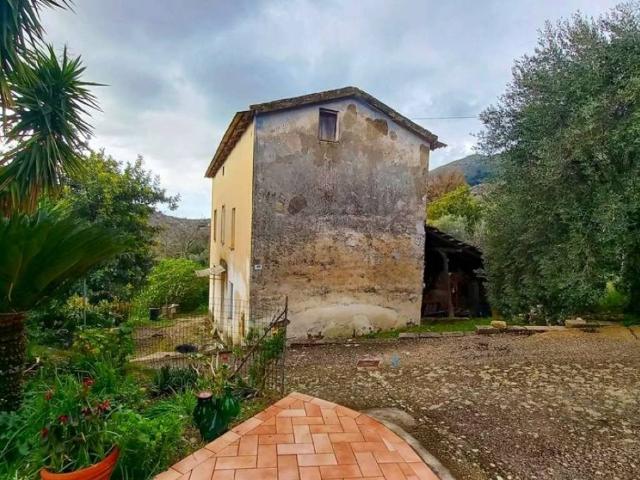 Rustico in vendita a Formia, Lazio