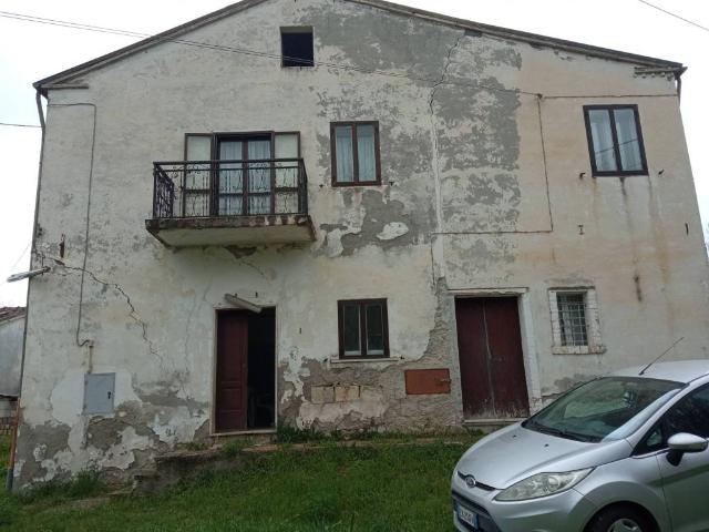Rustico in vendita a Fossalto, Molise