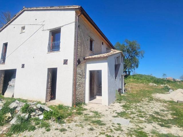 Rustico in vendita a Bellaguardia, Fossombrone