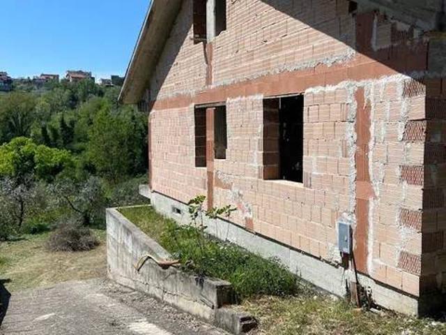 Rustico in vendita a Frosinone, Lazio