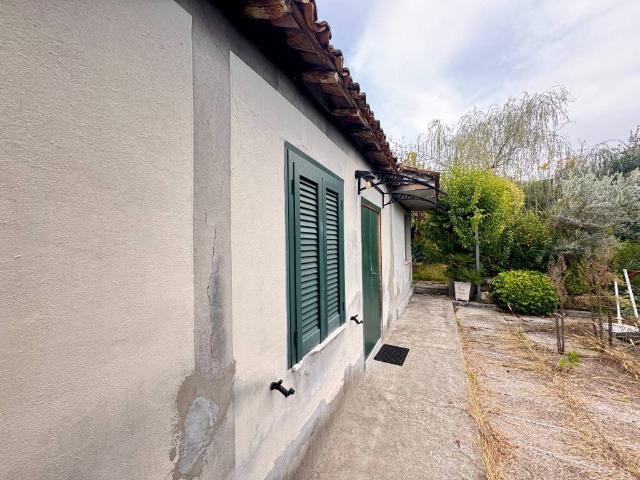 Rustico in vendita a Frosinone, Lazio