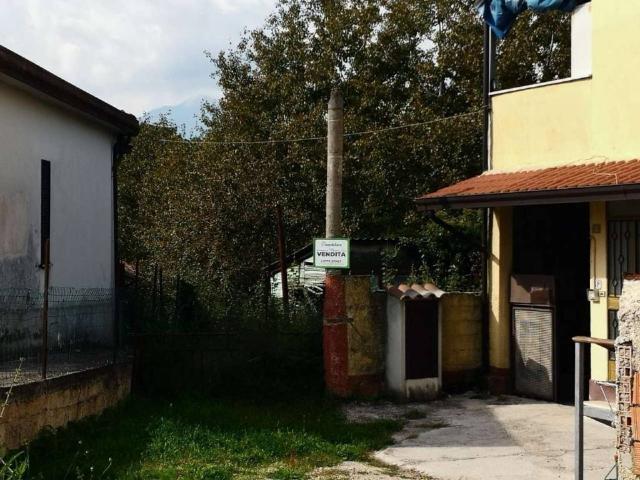 Rustico in vendita a Frosinone, Lazio