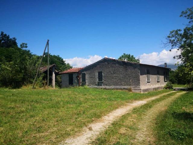 Rustico in vendita a Frosinone, Lazio