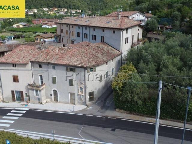 Rustico in vendita a Fumane, Veneto