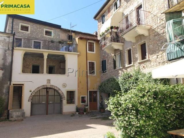 Rustico in vendita a Fumane, Veneto