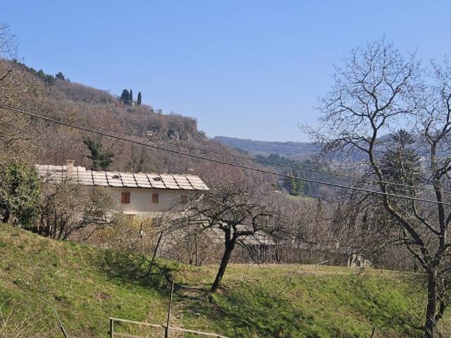 Rustico in vendita a Fumane, Veneto