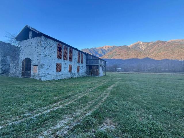 Rustico in vendita a Fusine, Lombardia