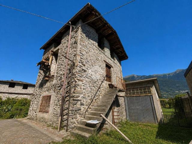 Rustico in vendita a Fusine, Lombardia