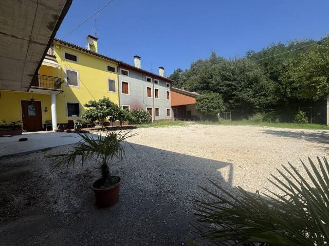 Rustico in vendita a Gambellara, Veneto
