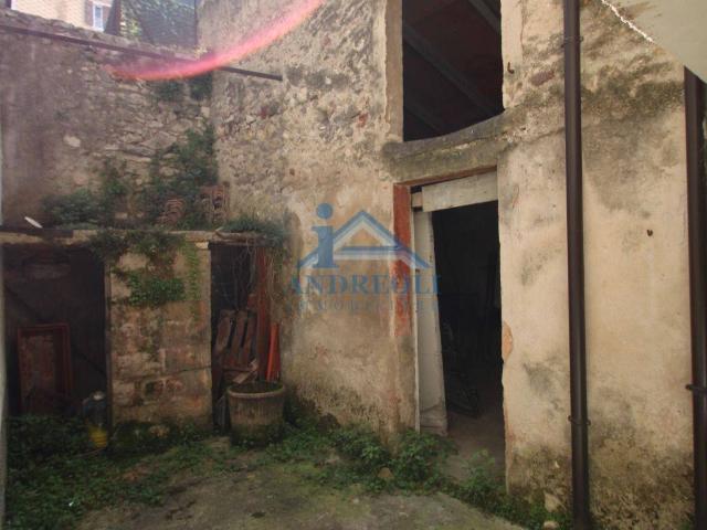 Rustico in vendita a Garda, Veneto