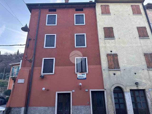 Rustico in vendita a Garda, Veneto