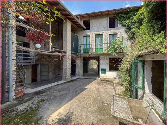 Rustico in vendita a Comunità Montana Parco Alto Garda bresciano, Gardone Riviera