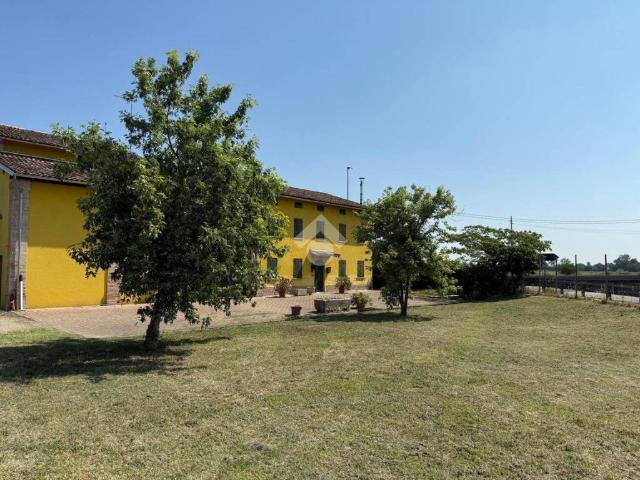Rustico in vendita a Val d’Enza, Re