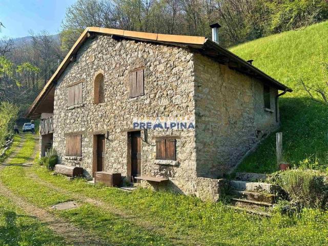 Rustico in vendita a Catabione, Gazzaniga