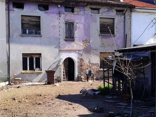Rustico in vendita a Gazzuolo, Lombardia