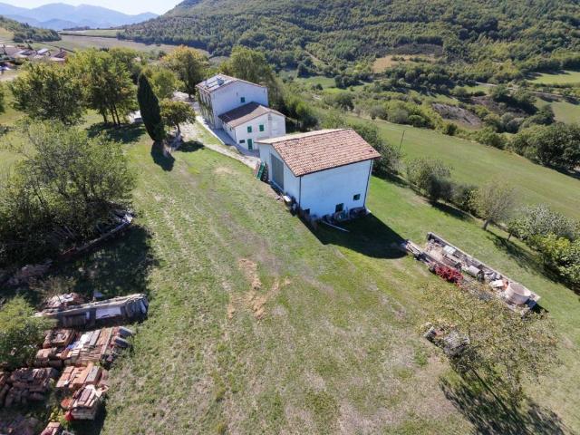 Rustico in vendita a Borgo delle Rondini, Genga