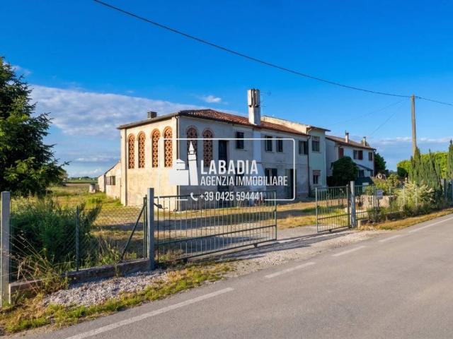 Rustico in vendita a Giacciano Con Baruchella, Veneto