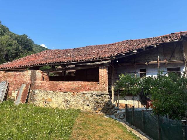 Rustico in vendita a Dalmassi, Piemonte