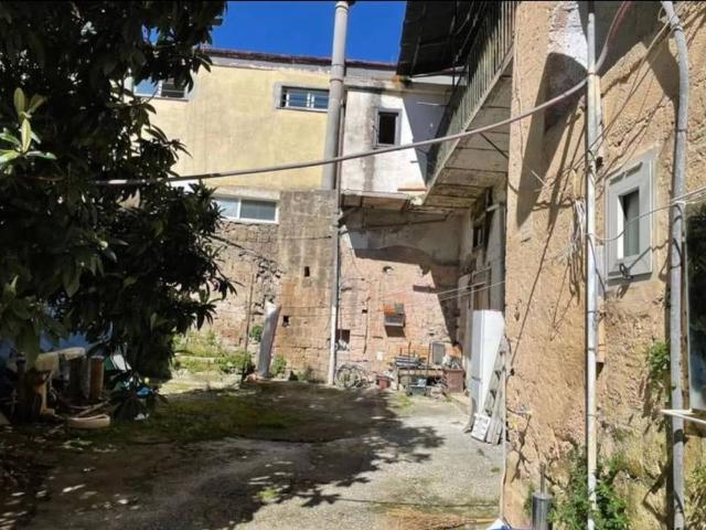 Rustico in vendita a Giugliano In Campania, Campania