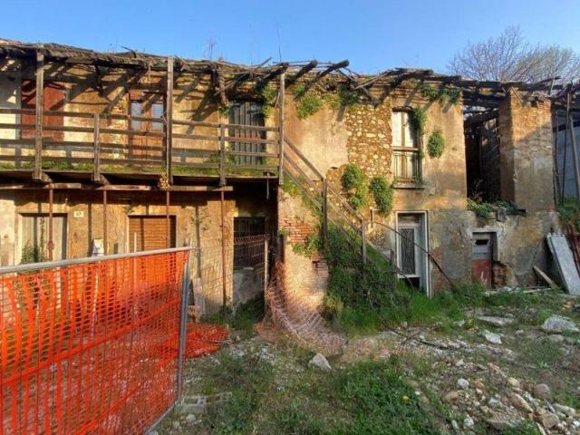 Rustico in vendita a Robbiano, Giussano