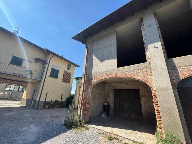 Rustico in vendita a Verano Brianza, Lombardia