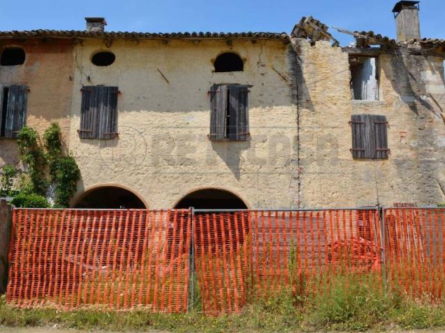 Rustico in vendita a Gonars, Friuli-Venezia Giulia