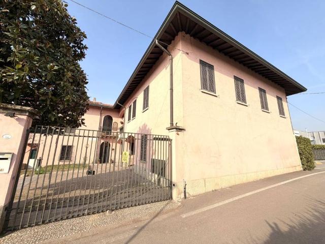 Rustico in vendita a Gorgonzola, Lombardia