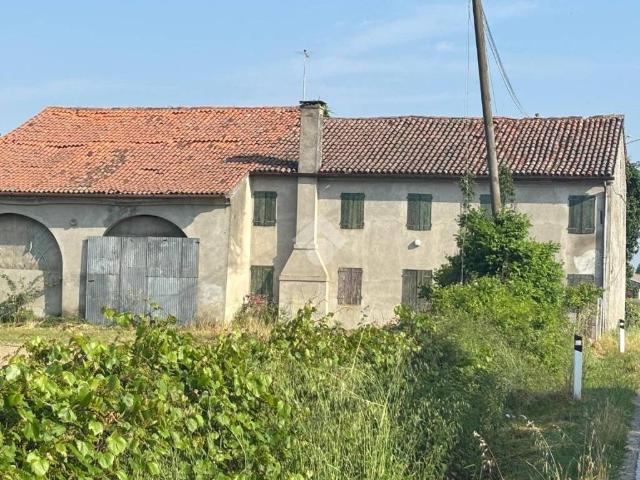 Rustico in vendita a Granze, Veneto