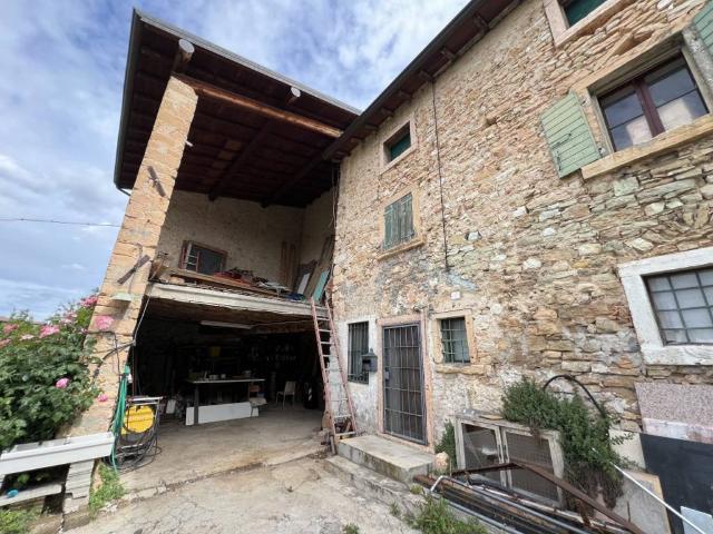 Rustico in vendita a Romagnano, Grezzana