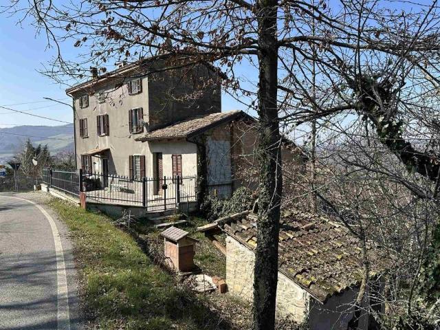 Rustico in vendita a Gropparello, Reggio Emilia