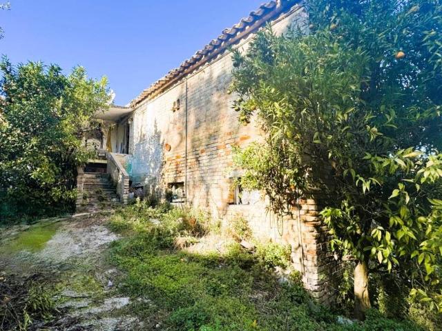 Rustico in vendita a Zona Industriale Bore Tesino, Marche