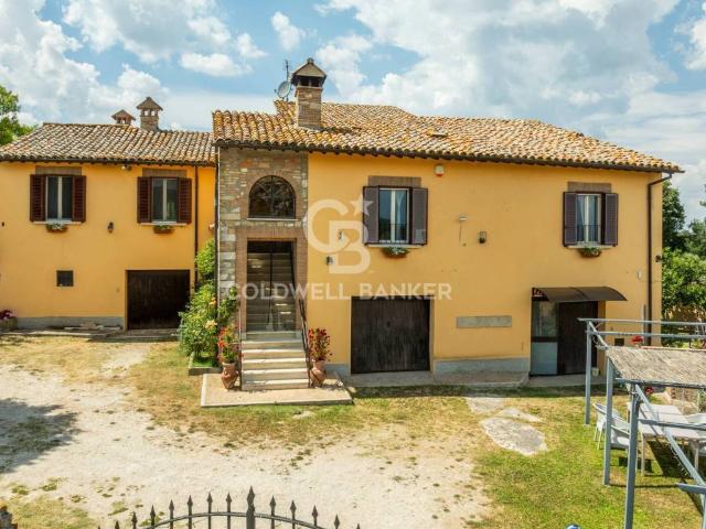 Rustico in vendita a Gualdo Cattaneo, Umbria