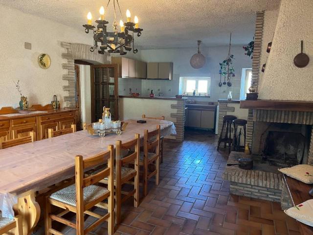 Rustico in vendita a Gualdo Tadino, Umbria