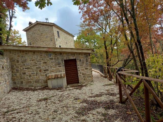 Rustico in vendita a Cerqueto, Gualdo Tadino