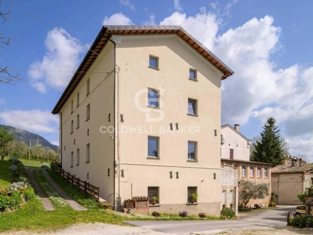 Rustico in vendita a Gualdo Tadino, Umbria