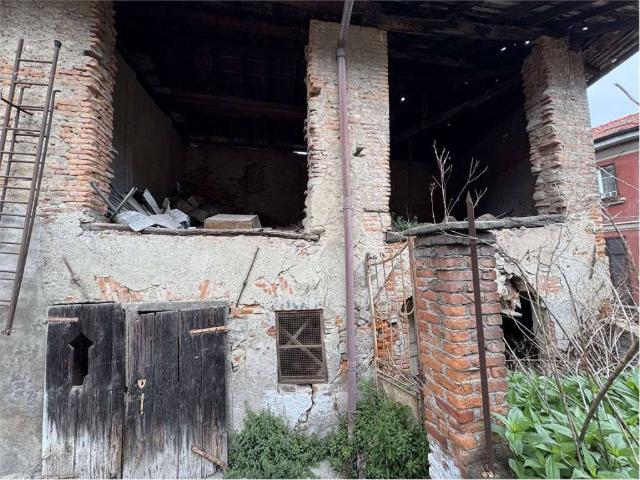 Rustico in vendita a Guanzate, Lombardia