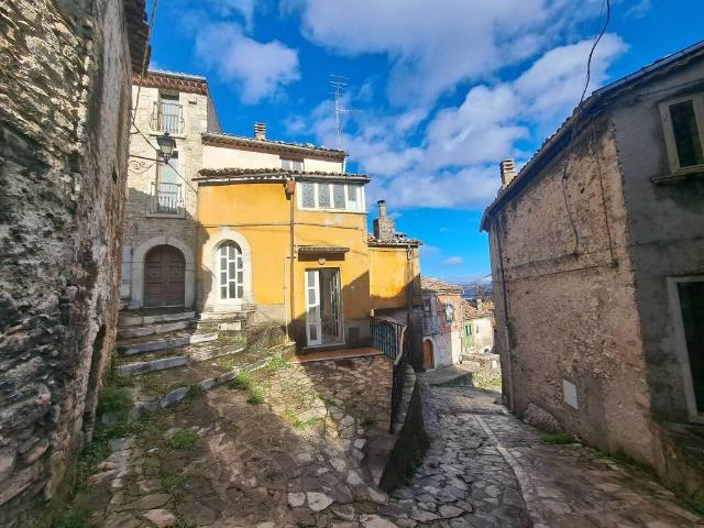Rustico in vendita a Guardiaregia, Molise