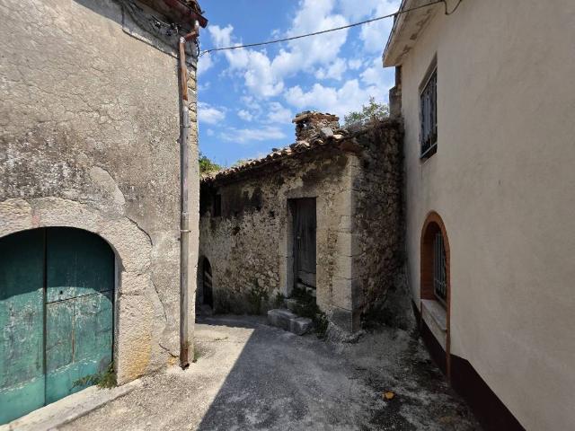 Rustico in vendita a Guardiaregia, Molise