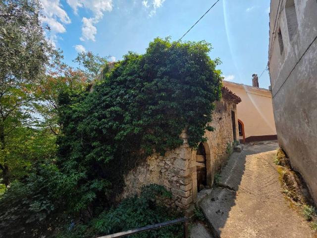 Rustico in vendita a Guardiaregia, Molise