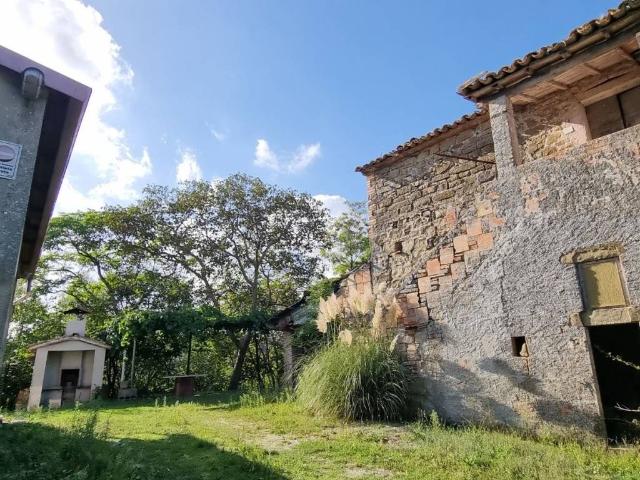 Rustico in vendita a Gubbio, Umbria
